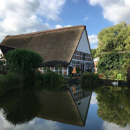 Hotel Taubenhof - Gut Cadenberge Exterior foto