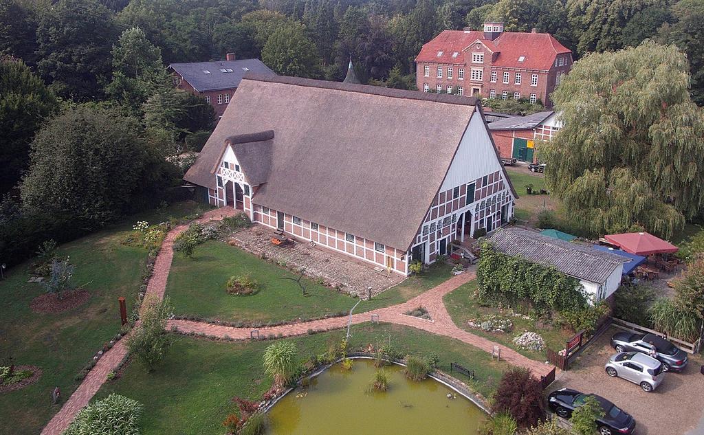 Hotel Taubenhof - Gut Cadenberge Exterior foto