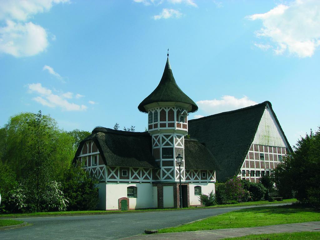 Hotel Taubenhof - Gut Cadenberge Exterior foto