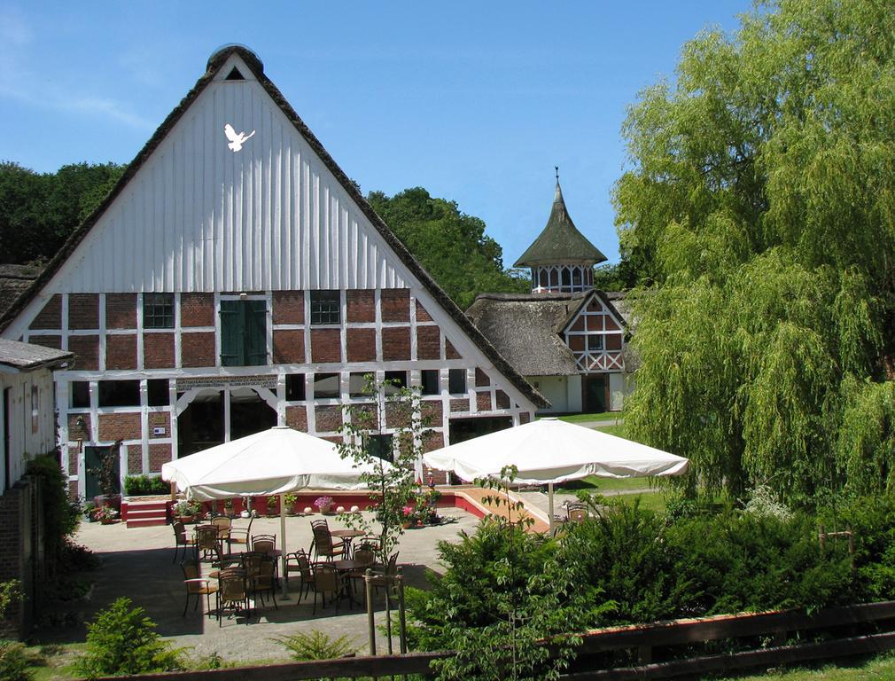 Hotel Taubenhof - Gut Cadenberge Exterior foto